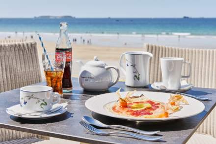 Best Western Hôtel Alexandra Hôtel 4 étoiles Saint-Malo, Table en terrasse